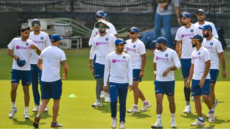 इंजरी से जूझ रहे तेज गेंदबाज भुवनेश्वर कुमार ने टीम इंडिया के साथ किया अभ्यास, जल्द होगी वापसी 1