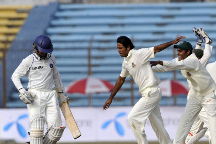 शाकिब अल हसन के बाद अब बांग्लादेश का एक और खिलाड़ी हो सकता है बैन, गेंद न चमकाने पर साथी खिलाड़ी को सबके सामने पीटा 13