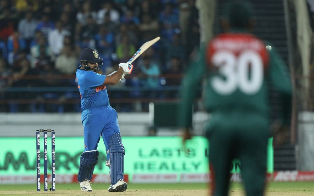 INDvBAN, दूसरा टी-20: रोहित शर्मा की विस्फोटक बल्लेबाजी से भारत 8 विकेट से जीता 6