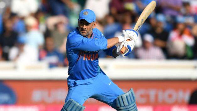महेंद्र सिंह धोनी ने बताया निचले क्रम पर बल्लेबाजी करते समय सफलता का मंत्र 2 महेंद्र सिंह धोनी ने बताया निचले क्रम पर बल्लेबाजी करते समय सफलता का मंत्र 1