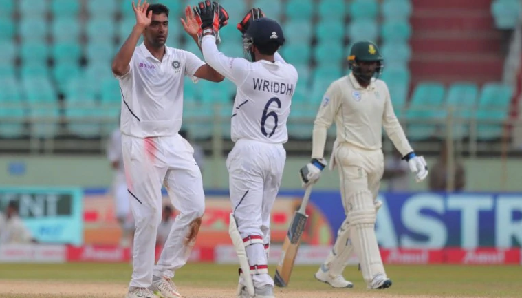 AFGvWI: रहकीम कॉर्नवाल ने भारतीय सरजमीं पर अपने पहले ही मैच में रविचंद्रन अश्विन को छोड़ा पीछे 3 AFGvWI: रहकीम कॉर्नवाल ने भारतीय सरजमीं पर अपने पहले ही मैच में रविचंद्रन अश्विन को छोड़ा पीछे 2
