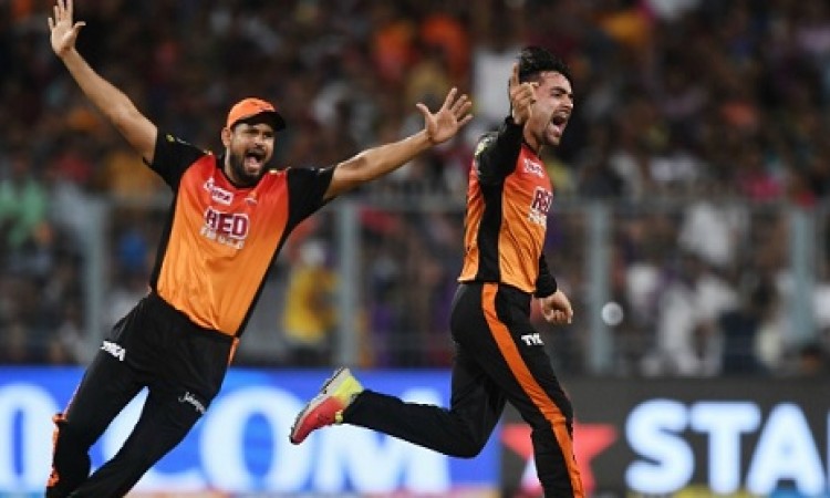 युसूफ पठान के शानदार कैच पर राशिद खान ने ली चुटकी "ये पठान के हाथ हैं ठाकुर" 1 युसूफ पठान