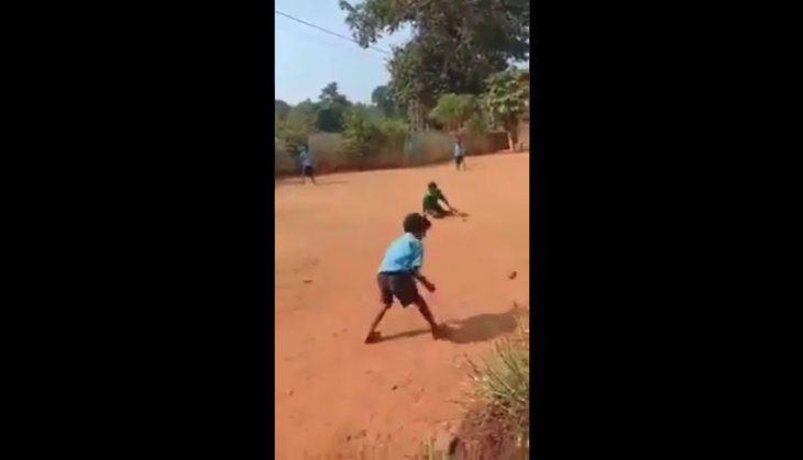 वीडियो : दिव्यांग बच्चे का क्रिकेट खेलते हुए वीडियो वायरल, लोगो ने जज्बे को किया सलाम 1
