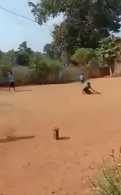 वीडियो : दिव्यांग बच्चे का क्रिकेट खेलते हुए वीडियो वायरल, लोगो ने जज्बे को किया सलाम 2
