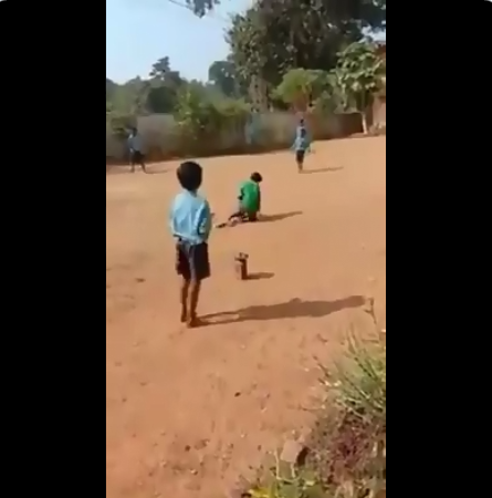 वीडियो : दिव्यांग बच्चे का क्रिकेट खेलते हुए वीडियो वायरल, लोगो ने जज्बे को किया सलाम 3