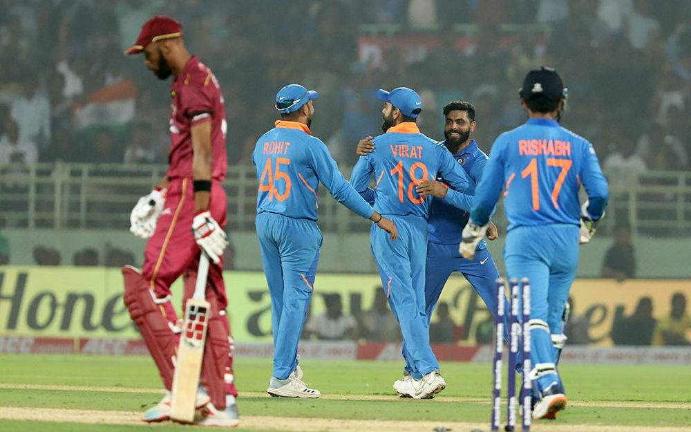 IND v WI : भारत ने वेस्टइंडीज को दूसरे वनडे में 107 रन से हराया, जीत में चमके ये 3 खिलाड़ी 6