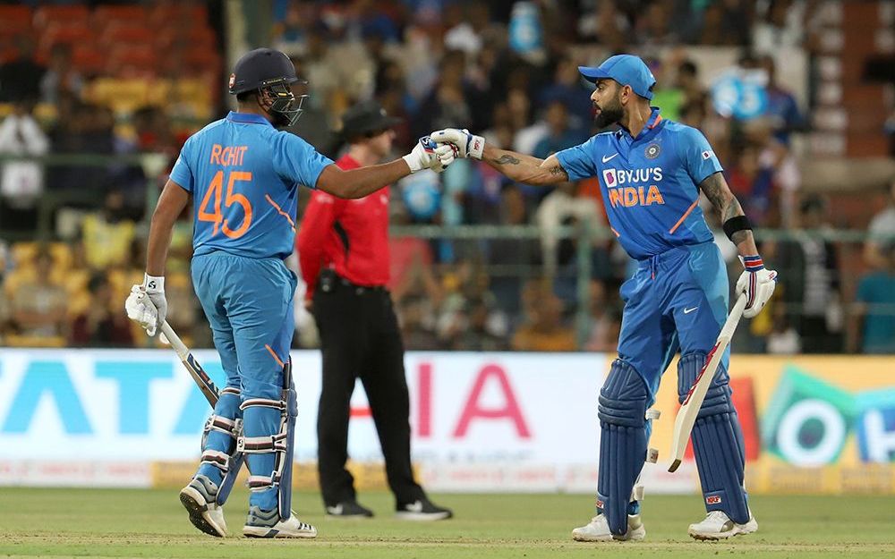 IND vs AUS- तीसरे और निर्णायक वनडे मैच को जीतने के बाद कोच रवि शास्त्री ने इन्हें दिया इसका पूरा श्रेय 1