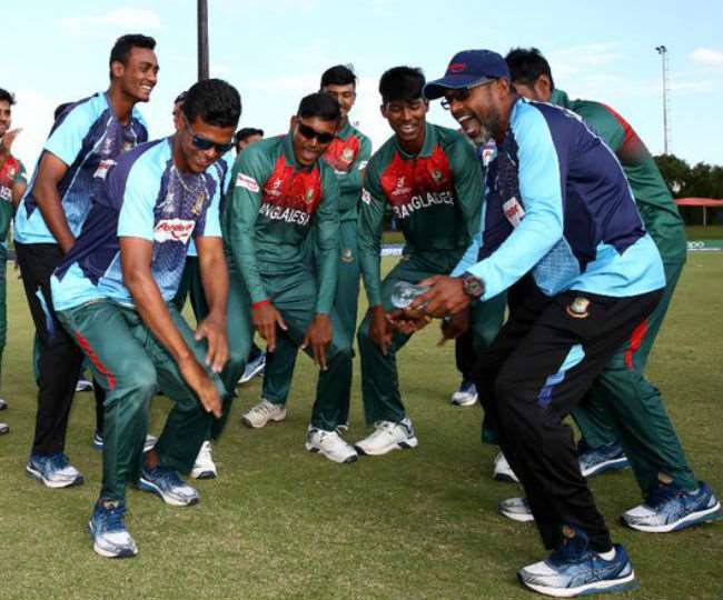 U-19 विश्व कप फाइनल के बाद बांग्लादेशी खिलाड़ियों ने की शर्मनाक हरकत, भारतीय खिलाड़ियों के साथ किया बुरा बर्ताव, देखें वीडियो 2
