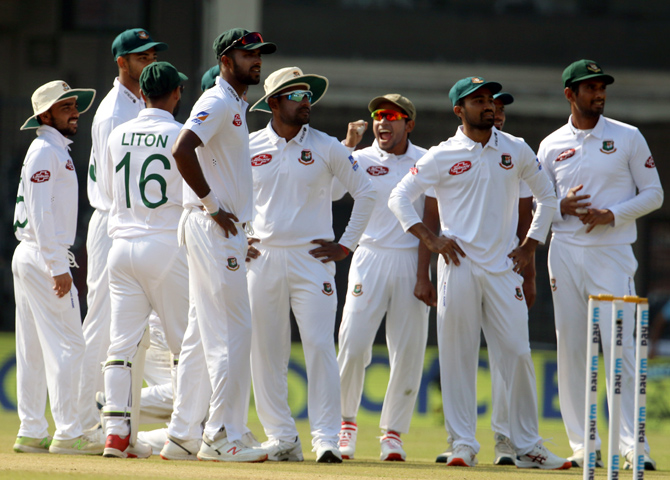 पाकिस्तान के खिलाफ बांग्लादेश के अबू जायद अजीबोगरीब अंदाज में हुए रन आउट, देखें वीडियो 1