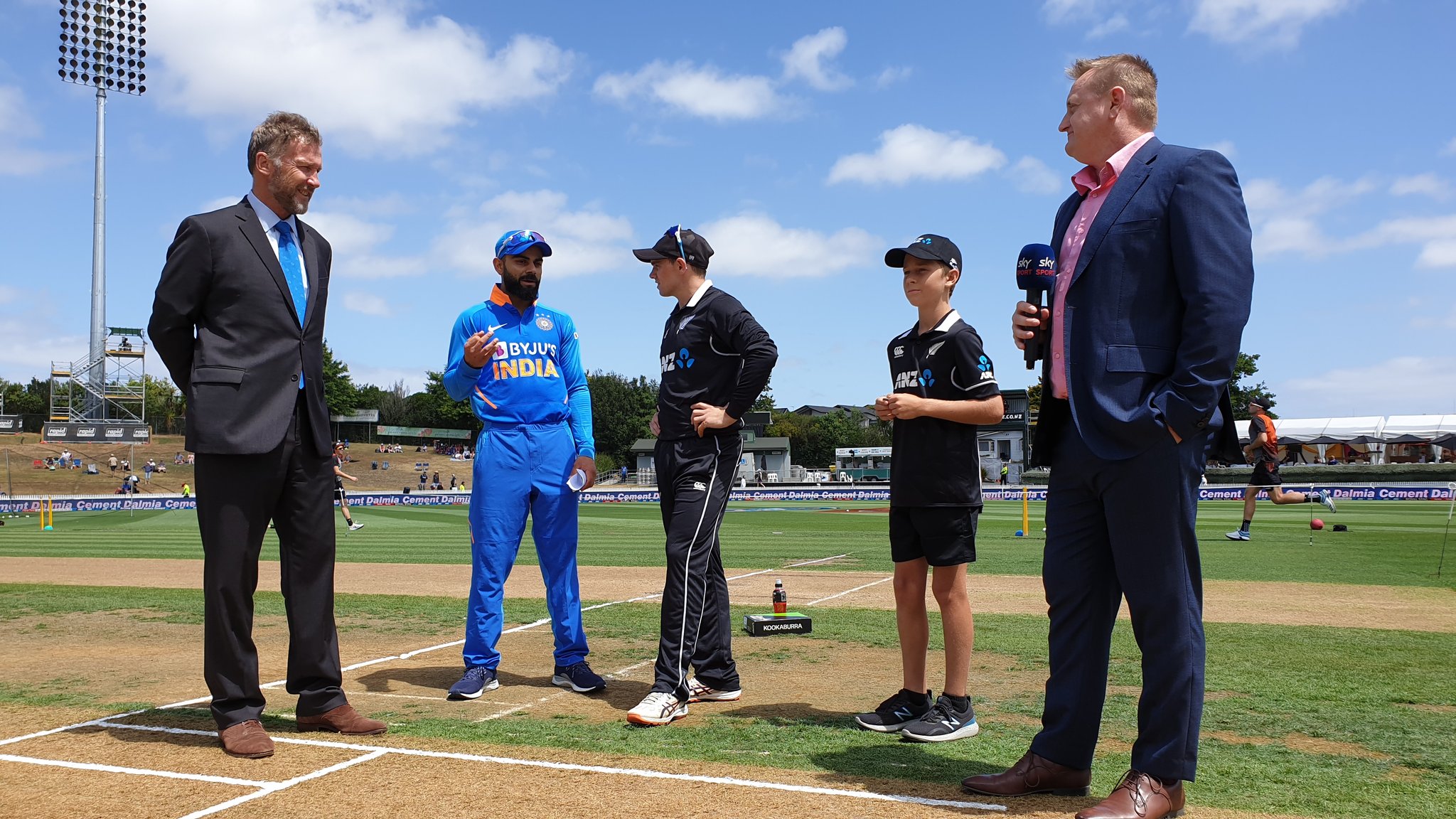 NZ vs IND, 2nd ODI: भारत ने टॉस जीता किया गेंदबाजी का फैसला, टीम में हुए यह दो बड़े बदलाव 11