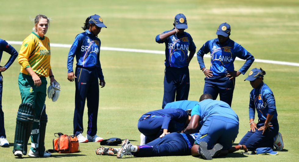 अभ्यास मैच के दौरान श्रीलंका के खिलाड़ी के सिर पर गिरी गेंद, ले जाया गया अस्पताल 8