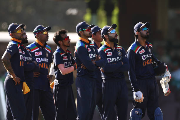 ऑस्ट्रेलिया के खिलाफ पहले मैच में मिली हार के बाद भारतीय टीम पर इस कारण लगा जुर्माना 8