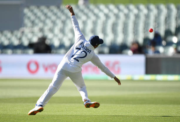 एडिलेड टेस्ट में भारत की खराब फील्डिंग पर नाराज दिखे सुनील गावस्कर, कसा इस तरह से तंज 10