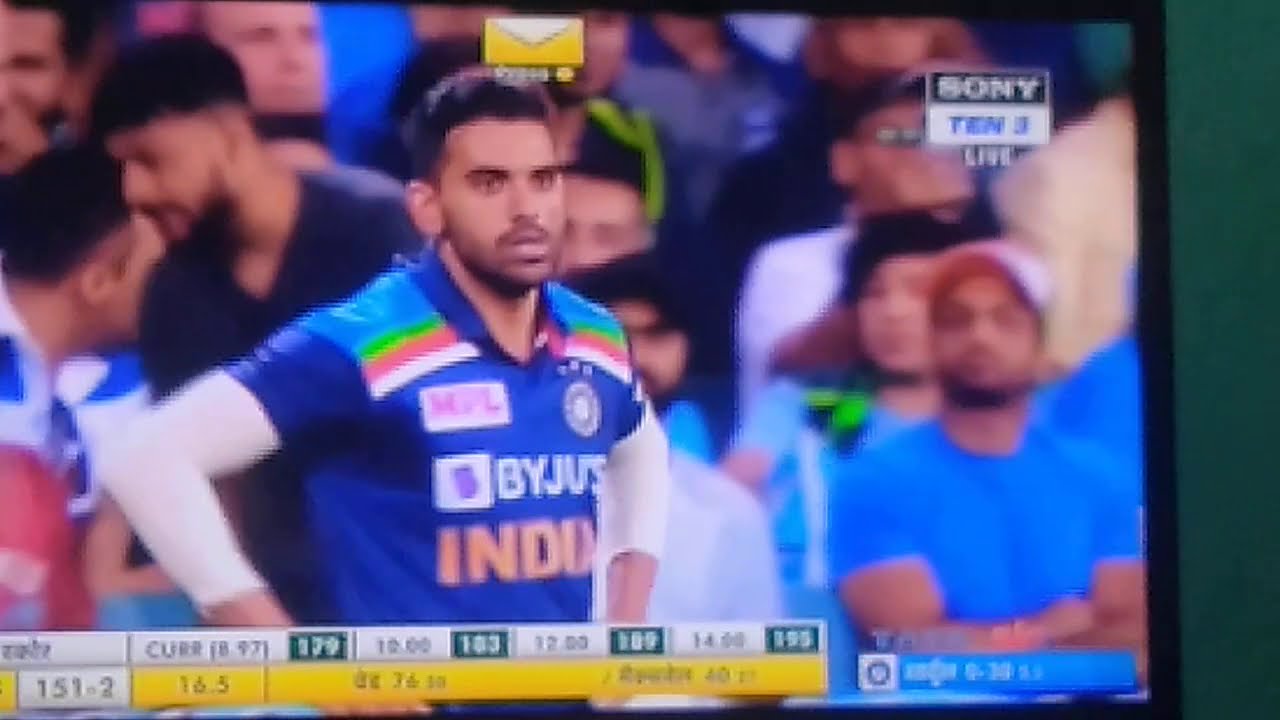 WATCH: मैदान पर शार्दुल ठाकुर ने कैच छोड़ने पर साथी खिलाड़ी दीपक चाहर को दे डाली गाली, देखें वीडियो 2
