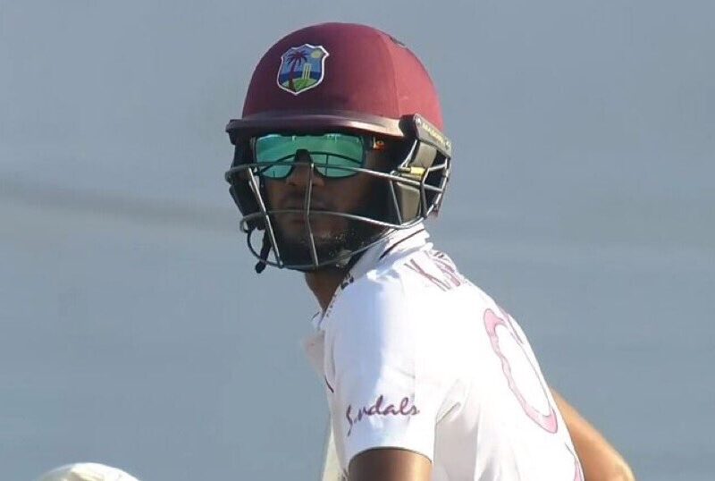 सनग्लास पहनकर बल्लेबाजी करने उतरें वेस्टइंडीज के कप्तान, तो सोशल मीडिया पर आई मीम्स की बाढ़ 4