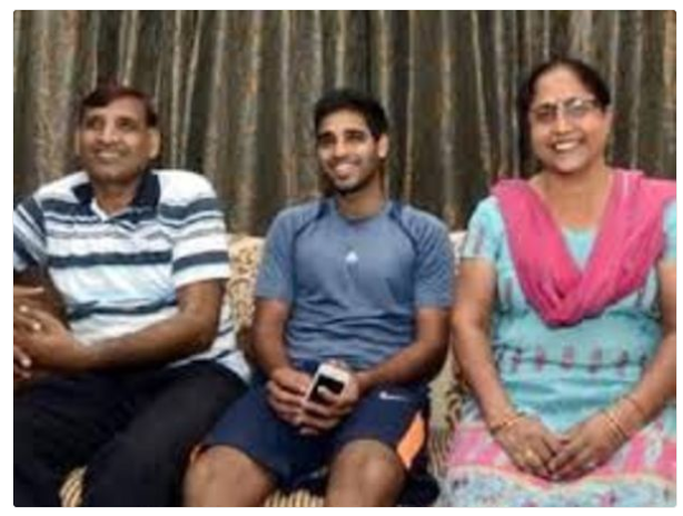 पिता के निधन के बाद अब भुवनेश्वर की माँ की हालत भी नाजुक, परिवार की बढ़ी चिंताएं 13