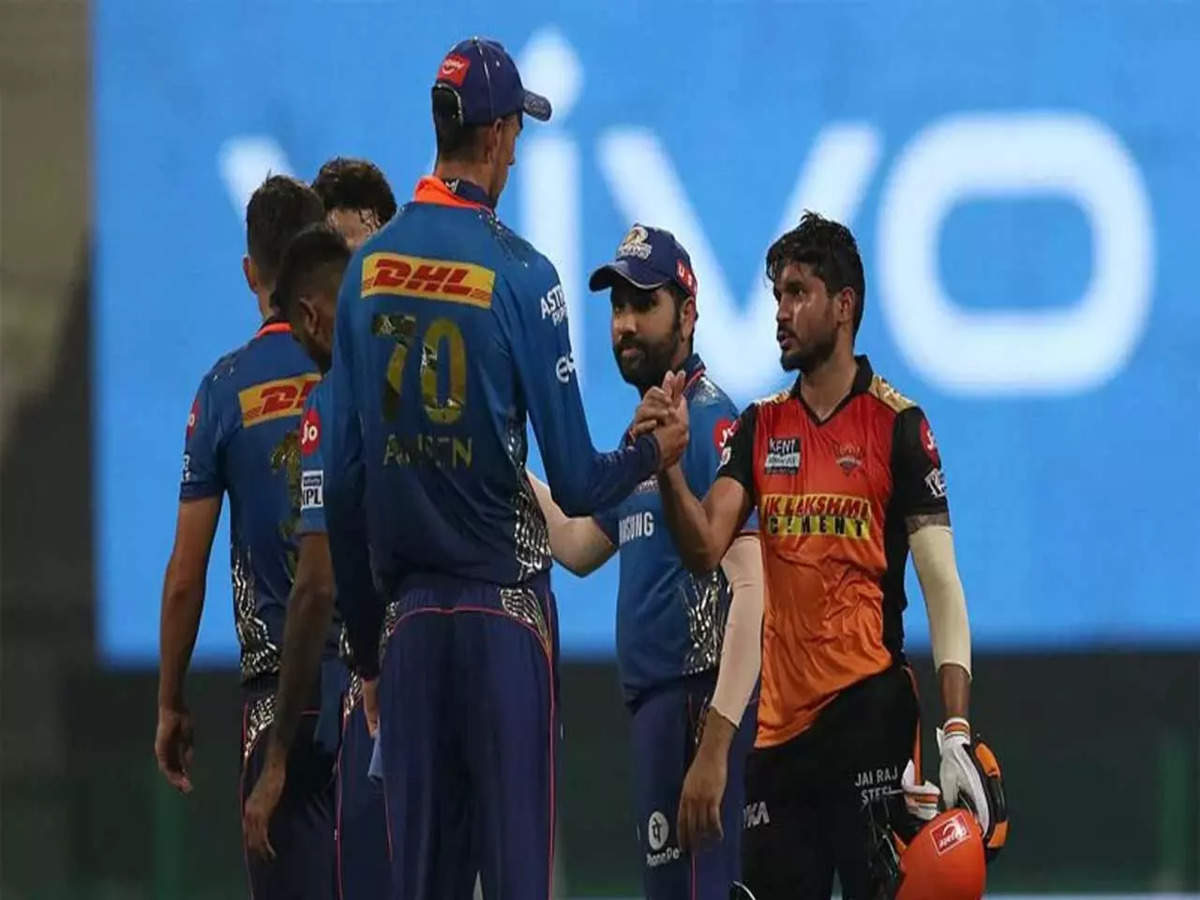 IPL 2021: प्लेऑफ से बाहर होने पर रोहित शर्मा ने पूरी टीम पर उतारा गुस्सा, कप्तान से नजरें चुरा रही पूरी टीम 2