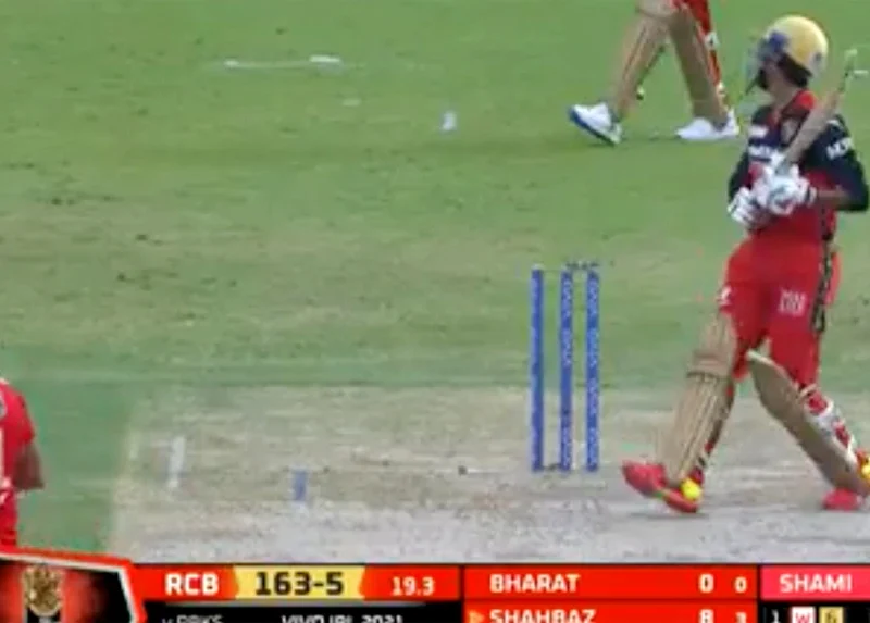 RCB vs PBKS: 99 मीटर का छक्का खाने के बाद मोहम्मद शमी ने अगले ही गेंद पर ले लिया बदला, देखने लायक था बल्लेबाज का मुंह, देखें वीडियो 10