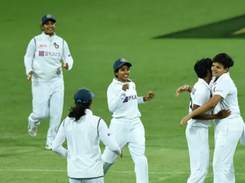 ऑस्ट्रेलिया पर भारतीय महिला क्रिकेट टीम ने कसा शिकंजा, मंधाना के शतक के बाद बॉलरों का कमाल 8