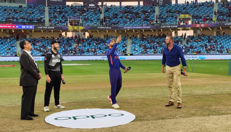 IND VS NZ: कप्तान विराट कोहली की टॉस हारने की आदत से परेशान हुए भारतीय फेंस, अब सोशल मीडिया पर हो रहे जम कर ट्रोल 13