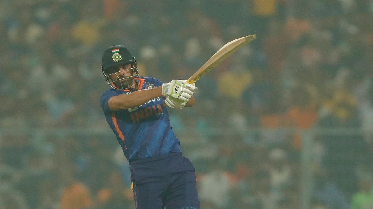 IND vs NZ: ऋषभ पंत के फ्लॉप शो के बाद टीम इंडिया से बाहर करने की हुई मांग, तो इस खिलाड़ी की हुई तारीफ 2
