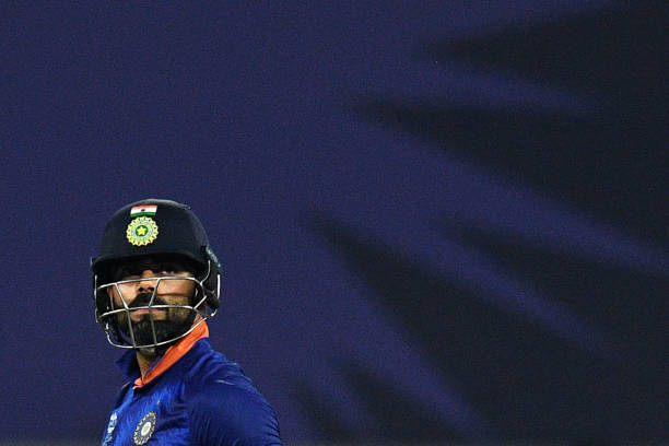 "2 ग्रुप में बंटी हुई है भारतीय टीम" विराट कोहली के कप्तानी छोड़ने की वजह आई सामने, इस पाकिस्तानी खिलाड़ी ने लगाया गंभीर आरोप 1