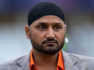 साउथ अफ्रीका के खिलाफ मिली शर्मनाक हार के बाद हरभजन सिंह ने कहा इन 2 खिलाड़ियों को मिले अब टीम इंडिया में एक साथ मौका 8
