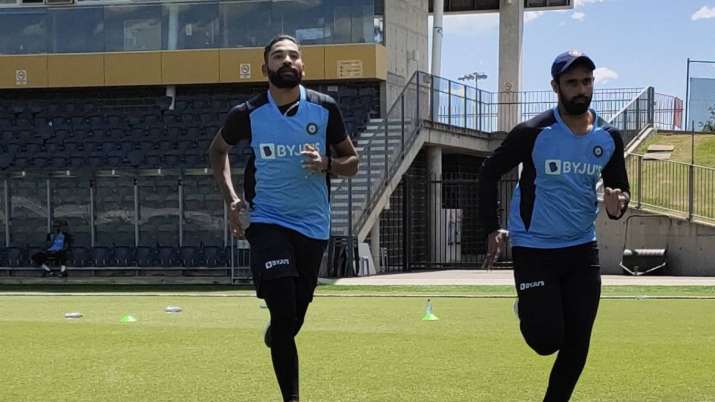 INDvsSA- भारत के वनडे उपकप्तान जसप्रीत बुमराह ने बताया कब तक मैदान पर मोहम्मद सिराज की होगी वापसी 1