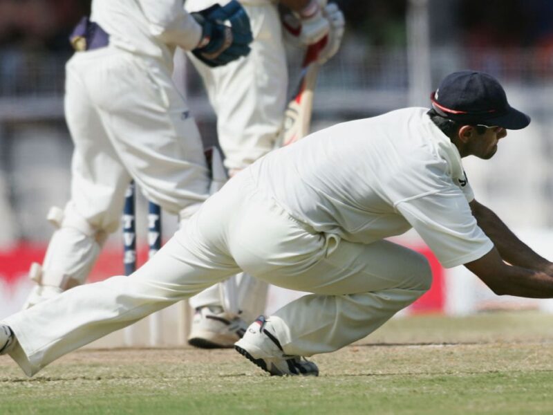 दिग्गजों को पछाड़ Test Cricket में सबसे ज्यादा कैच लपकने में टॉप पर है यह भारतीय खिलाड़ी 8