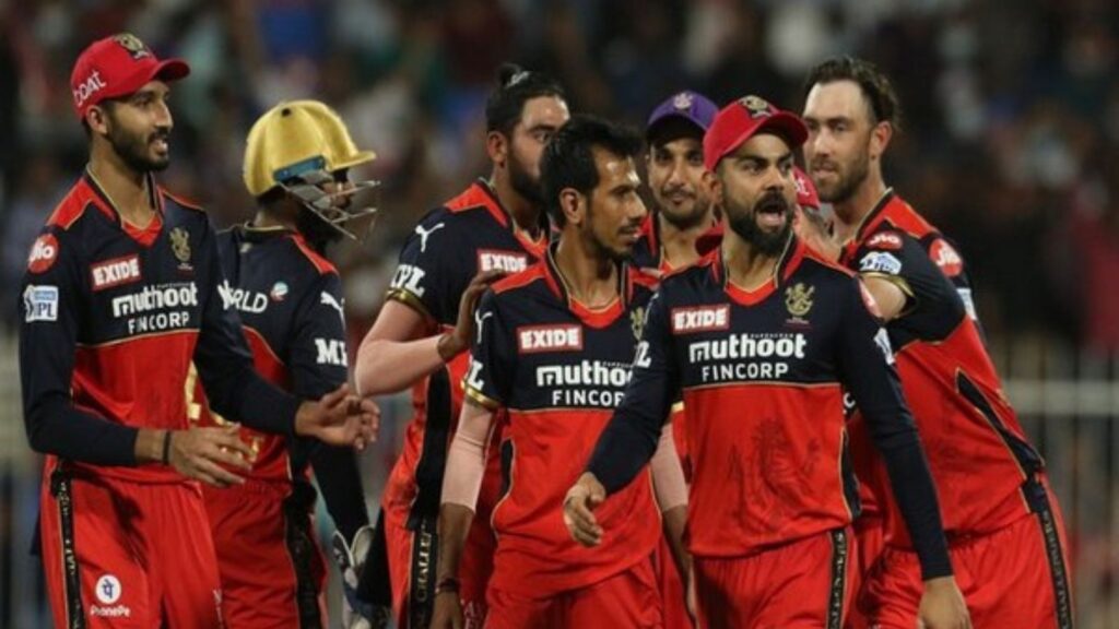 these three players can be the captain on rcb dinesh karthik Glenn Maxwell Faf du Plessis