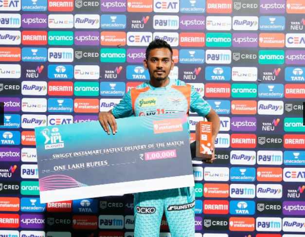 IPL 2022- आरसीबी बनाम लखनऊ एलिमिनेटर मैच की अवार्ड्स सैरेमनी में छाए रजत पाटीदार, इतने पुरस्कार अकेले ले उड़े 4