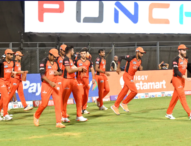 IPL 2022- मुंबई-सनराइजर्स मैच के बाद प्लेऑफ की रेस हुई रोचक अभी भी 3 स्थान के लिए ये 7 टीमें हैं रेस में 4