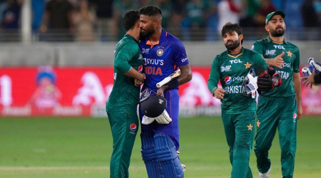 IND vs PAK: पाकिस्तान की हार पर आगबबूला हुए रावलपिंडी एक्सप्रेस, कप्तान की बल्लेबाजी पर खड़े किए सवाल 4 IND vs PAK