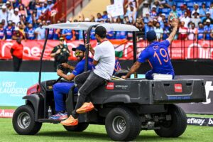 Mini Car में बैठकर Team India के खिलाड़ियों ने मनाया जीत का जश्न