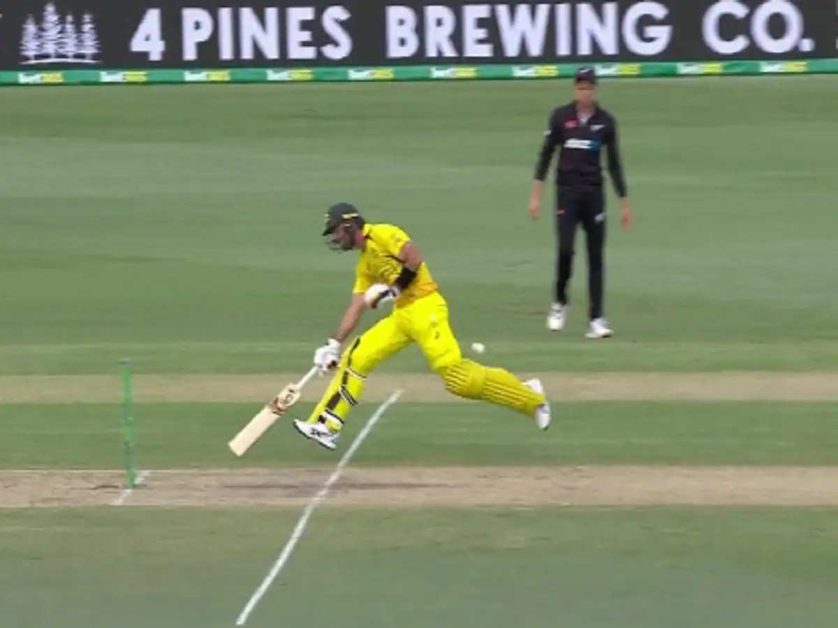 वीडियो : जिमी नीशम ने ग्लेन मैक्सवेल की ऐसी जगह मारा थ्रो, बल्लेबाज की भी निकल गई हंसी 2