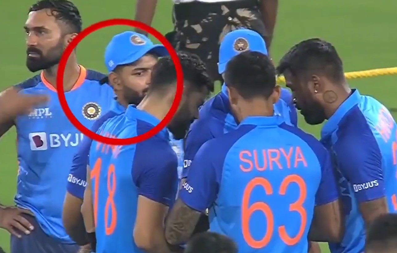 VIDEO: टीम के बाद कोहली ने भी पंत को नहीं दिया कोई भाव, LIVE मैच में सरेआम कर डाली बेइज्जती 1