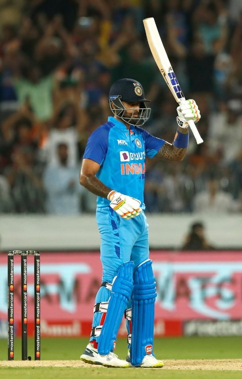 IND vs AUS: आखिरी टी-20 मैच में Suryakumar Yadav ने खेली अर्धशतकीय पारी