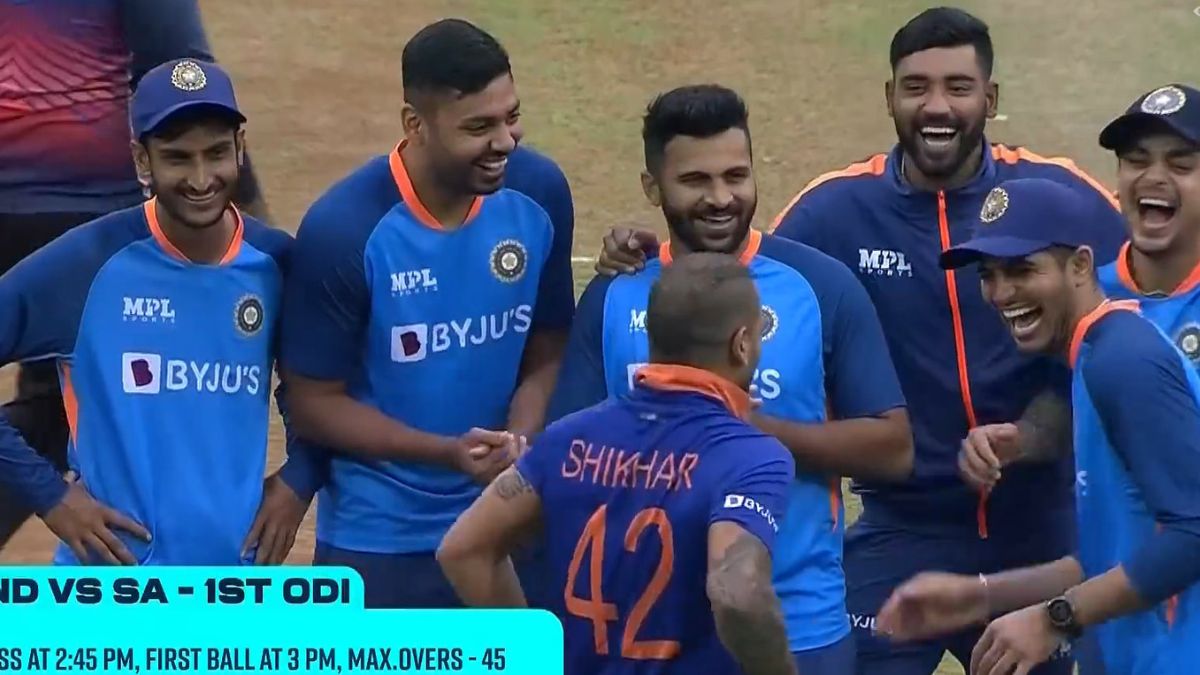 IND vs SA: मैच से पहले मैदान पर खिलाड़ियों संग मस्ती करते दिखें Shikhar Dhawan