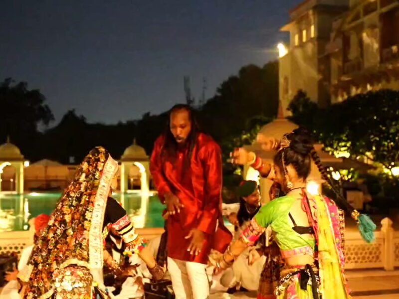 VIDEO: भारत में आकर गरबा इंजॉय कर रहे क्रिस गेल, महिलाओं के साथ डांस करते हुए वीडियो वायरल 5