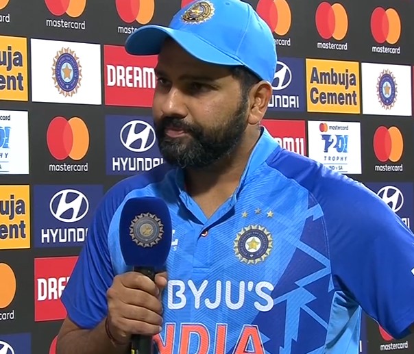 IND vs SA: 'क्या करे इसकी फॉर्म से तो हम परेशान है...', मैच में मिली हार के बाद मजाकिया अंदाज में दिखें रोहित शर्मा 2 Rohit Sharma ने मैच में मिली हार के बाद दिया ये बयान
