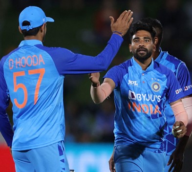 NZ vs IND: तीसरे टी-20 में Mohammad Siraj ने 4 विकेट चटकाए