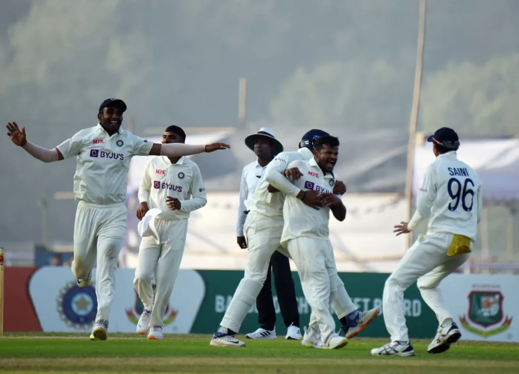 BANA vs INDA: पहला टेस्ट जीतने से मात्र एक विकेट से चुकी टीम इंडिया, लेकिन इन 3 खिलाड़ियों ने अच्छा प्रदर्शन कर टीम इंडिया में एंट्री का ठोका दावा 2
