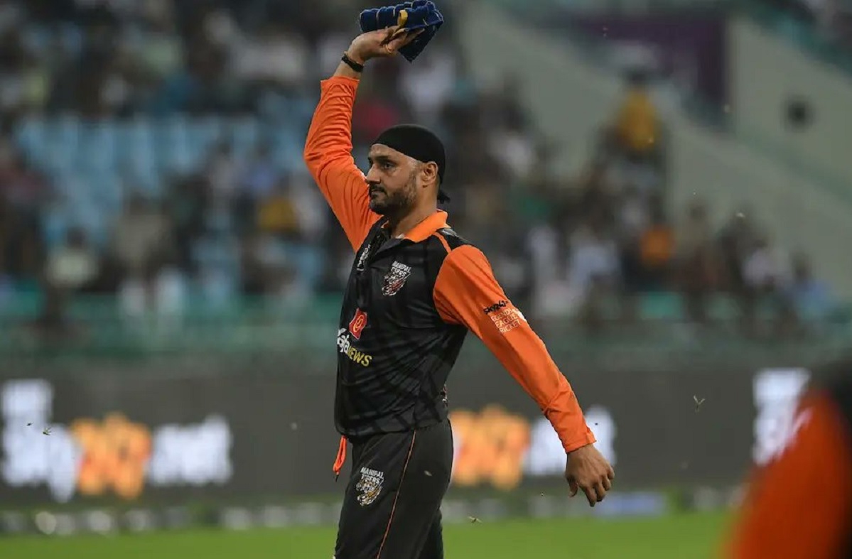 Harbhajan Singh की इस पाकिस्तानी बल्लेबाज ने जमकर की कुटाई