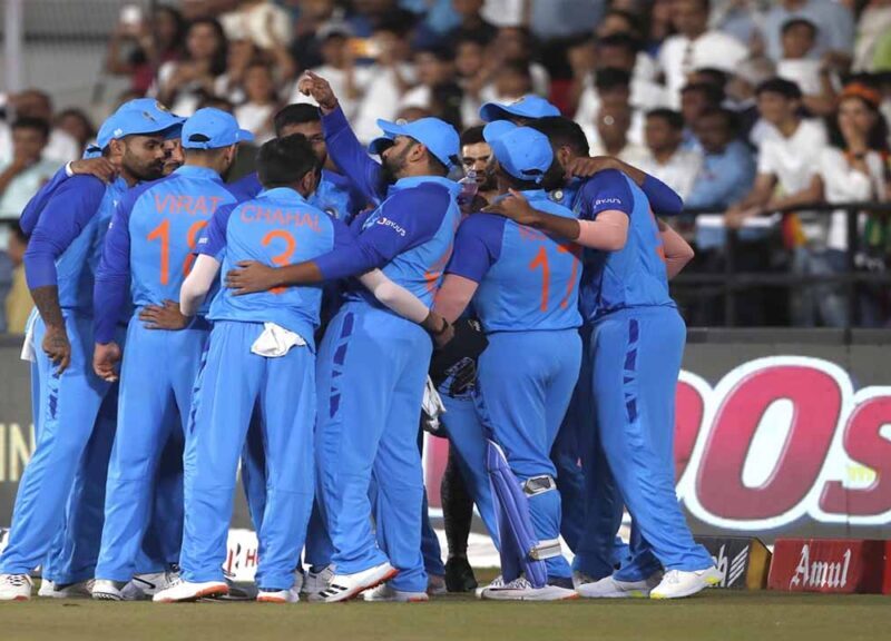 एक साथ 35-40 खिलाड़ियों को मौका देने की गलती भुगत रहा BCCI, सभी को विश्व कप खिलाने के सपने से हो रहा टीम इंडिया का बेड़ा गर्क 3