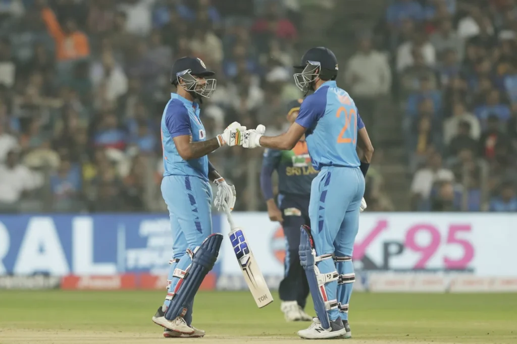 भारत की लाज बचाने के लिए आखिरी गेंद तक लड़े सूर्या-अक्षर, धड़कन रोक देने वाले मुकाबले में श्रीलंका की 16 रन से जीत 1