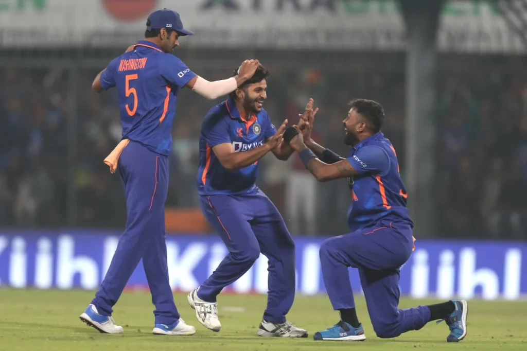 'हम सब उसे जादूगर कहते हैं...' कप्तान रोहित शर्मा ने इस एक खिलाड़ी को दिया तीसरे वनडे की जीत का पूरा श्रेय, मैच विनर का निक नेम भी बताया 4