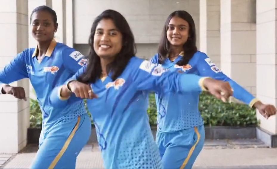 WPL 2023: मिताली राज ने खिलाड़ियों संग 'माणिके' सॉन्ग पर लगाए डांस मूव, VIDEO वायरल 1