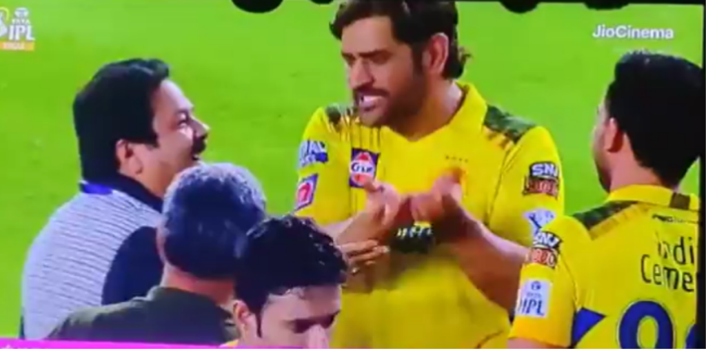 VIDEO : दीपक चाहर ने शुभमन गिल का छोड़ा था कैच, फिर जर्सी पर साइन लेने पहुंचे, तो धोनी ने भगा दिया 2