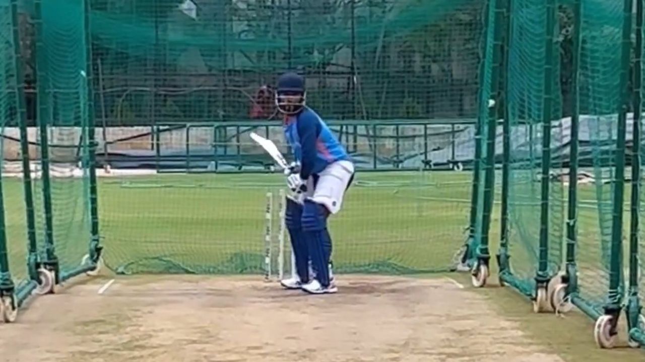 RCB में वापस लौटा वो खतरनाक बल्लेबाज, जो IPL 2024 में अकेले दम पर कोहली की टीम को बनाएगा चैंपियन 2 RCB में वापस लौटा वो खतरनाक बल्लेबाज, जो IPL 2024 में अकेले दम पर कोहली की टीम को बनाएगा चैंपियन 1