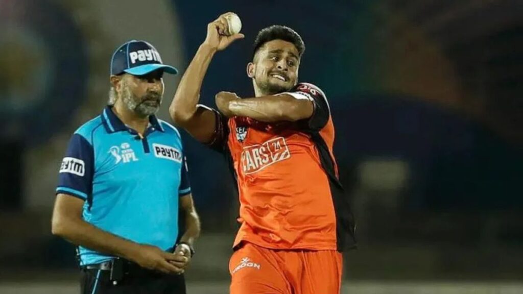 काम के ना काज के हैं ये 5 खिलाड़ी, फिर भी IPL टीमों ने नहीं किया रिलीज, अब पड़ेगा पछताना 2 Umran Malik